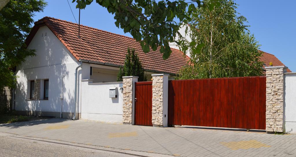 Jaszbereny Boutique Room Zewnętrze zdjęcie
